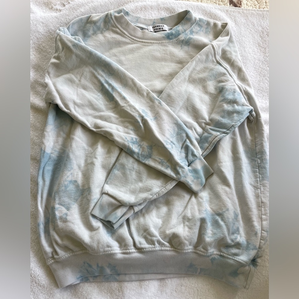 Frankie's Bikinis Blue and White sweatshirt and short set in size small